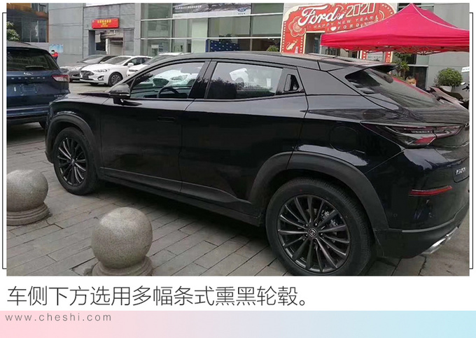 <a href=https://www.qzqcw.com/z/changan/ target=_blank class=infotextkey>长安</a>全新轿跑SUV到店实拍 造型科幻或12万起售-图4