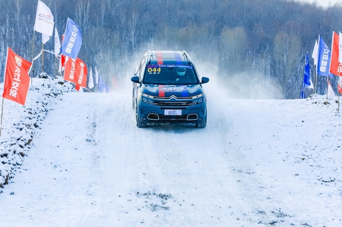 家用车也能统治赛道，东风雪铁龙天逸夺CCPC双冠