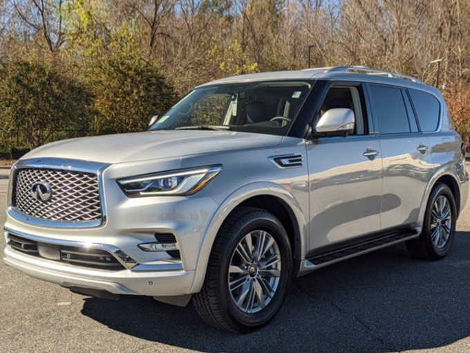 英菲尼迪新款QX80实拍 搭5.6L/配大尺寸镀铬格栅