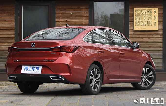 <a href=https://www.qzqcw.com/z/changan/ target=_blank class=infotextkey>长安</a>逸动换代轴距加长 比全新<a href=https://www.qzqcw.com/z/dihao/ target=_blank class=infotextkey>帝豪</a>/MG6尺寸大的多-图3