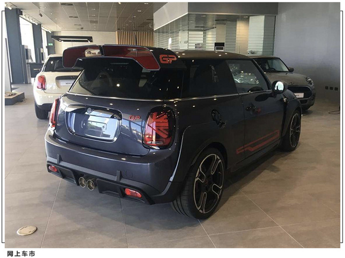 MINI JCW GP实拍 分体式尾翼/动力媲美<a href=https://www.qzqcw.com/z/dazhong/gaoerfu/ target=_blank class=infotextkey>高尔夫</a>R-图3