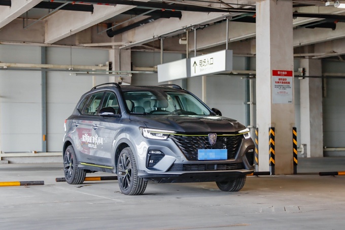 看书听歌刷视频买票新国潮SUV <a href=https://www.qzqcw.com/z/rongwei/ target=_blank class=infotextkey>荣威</a>RX5 PLUS无所不能-图2