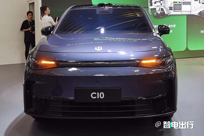 零跑全新中大型SUV首发定名C10 预计25万起售-图2