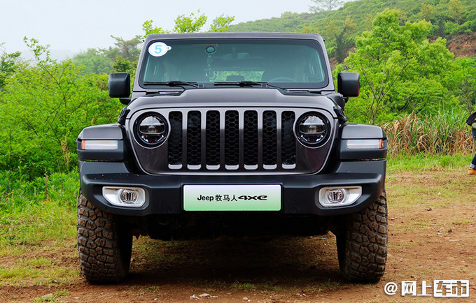 Jeep<a href=https://www.qzqcw.com/z/jipu/mumaren/ target=_blank class=infotextkey>牧马人</a>插混版52.49万起售 搭2.0T油耗低至2.4L-图5