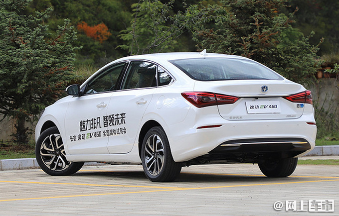 <a href=https://www.qzqcw.com/z/changan/ target=_blank class=infotextkey>长安</a>新能源明年将推2款新车 轿车颜值不输Model 3-图4