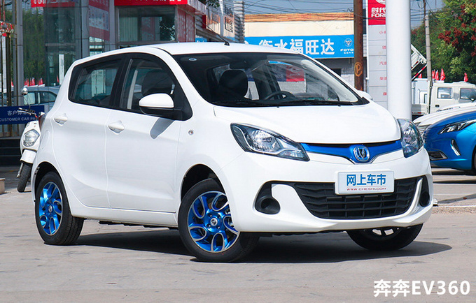 <a href=https://www.qzqcw.com/z/changan/ target=_blank class=infotextkey>长安</a><a href=https://www.qzqcw.com/z/changan/benben/ target=_blank class=infotextkey>奔奔</a>E-Star配置曝光 全系没气囊 两天后上市-图2