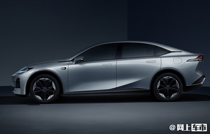 <a href=https://www.qzqcw.com/z/changan/ target=_blank class=infotextkey>长安</a>全新纯电轿车亮相比Model 3大 预计15万起售-图4