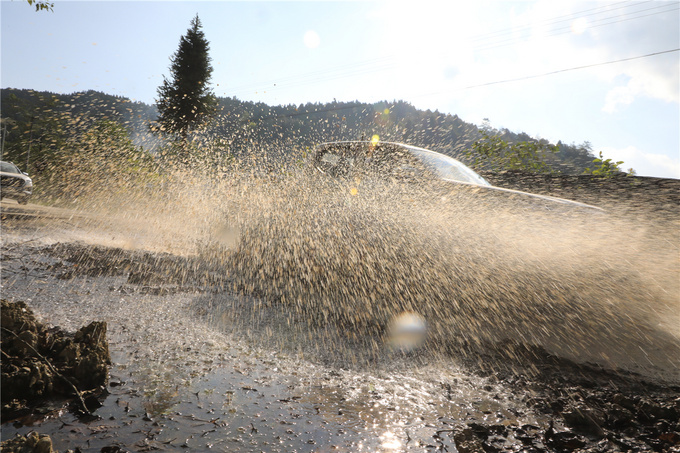 穿雨林攀高山<a href=https://www.qzqcw.com/z/changan/ target=_blank class=infotextkey>长安</a>凯程F70极限穿越试驾体验-图20