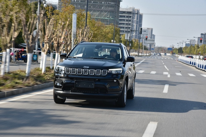 给硬汉装上智慧大脑  试驾全新Jeep<a href=https://www.qzqcw.com/z/jipu/zhinanzhe/ target=_blank class=infotextkey>指南者</a>-图18