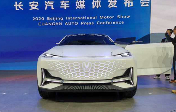 <a href=https://www.qzqcw.com/z/changan/ target=_blank class=infotextkey>长安</a>Vision-V概念车首发 外观设计夸张 对开门设计-图2