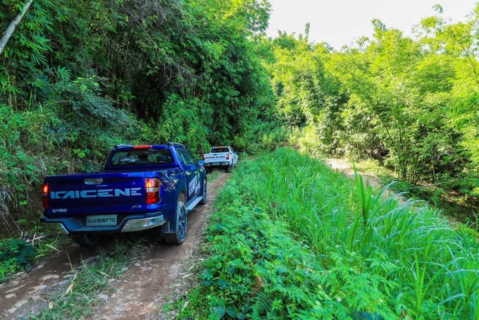 茶山道路崎岖泥泞云南茶农为何选择<a href=https://www.qzqcw.com/z/changan/ target=_blank class=infotextkey>长安</a>凯程F70-图10