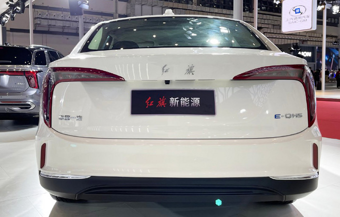 <a href=https://www.qzqcw.com/z/hongqi/ target=_blank class=infotextkey>红旗</a>纯电轿车亮相 续航431km/尺寸超特斯拉Model S-图4