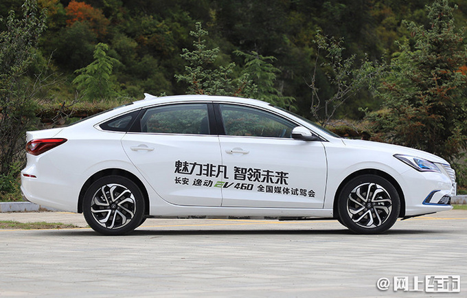 <a href=https://www.qzqcw.com/z/changan/ target=_blank class=infotextkey>长安</a>新能源明年将推2款新车 轿车颜值不输Model 3-图3