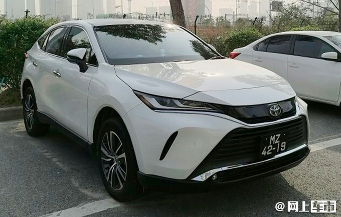 一汽<a href=https://www.qzqcw.com/z/fengtian/ target=_blank class=infotextkey>丰田</a>RAV4轿跑版11月发布 预计20万就能买-图3