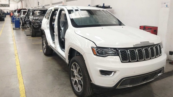 Jeep<a href=https://www.qzqcw.com/z/jipu/daqienuoji/ target=_blank class=infotextkey>大切诺基</a>防弹版下线搭5.7L引擎/内饰很豪华-图2